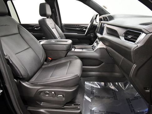 Used 2023 GMC Yukon XL Denali AWD/4WD image 18