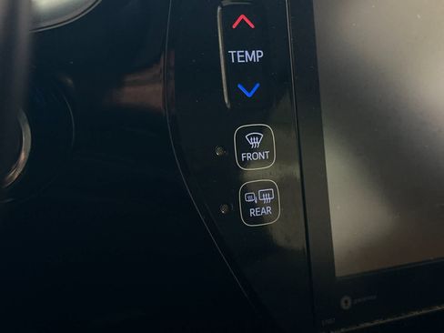 Used 2022 Toyota Prius Prime XLE FWD image 22