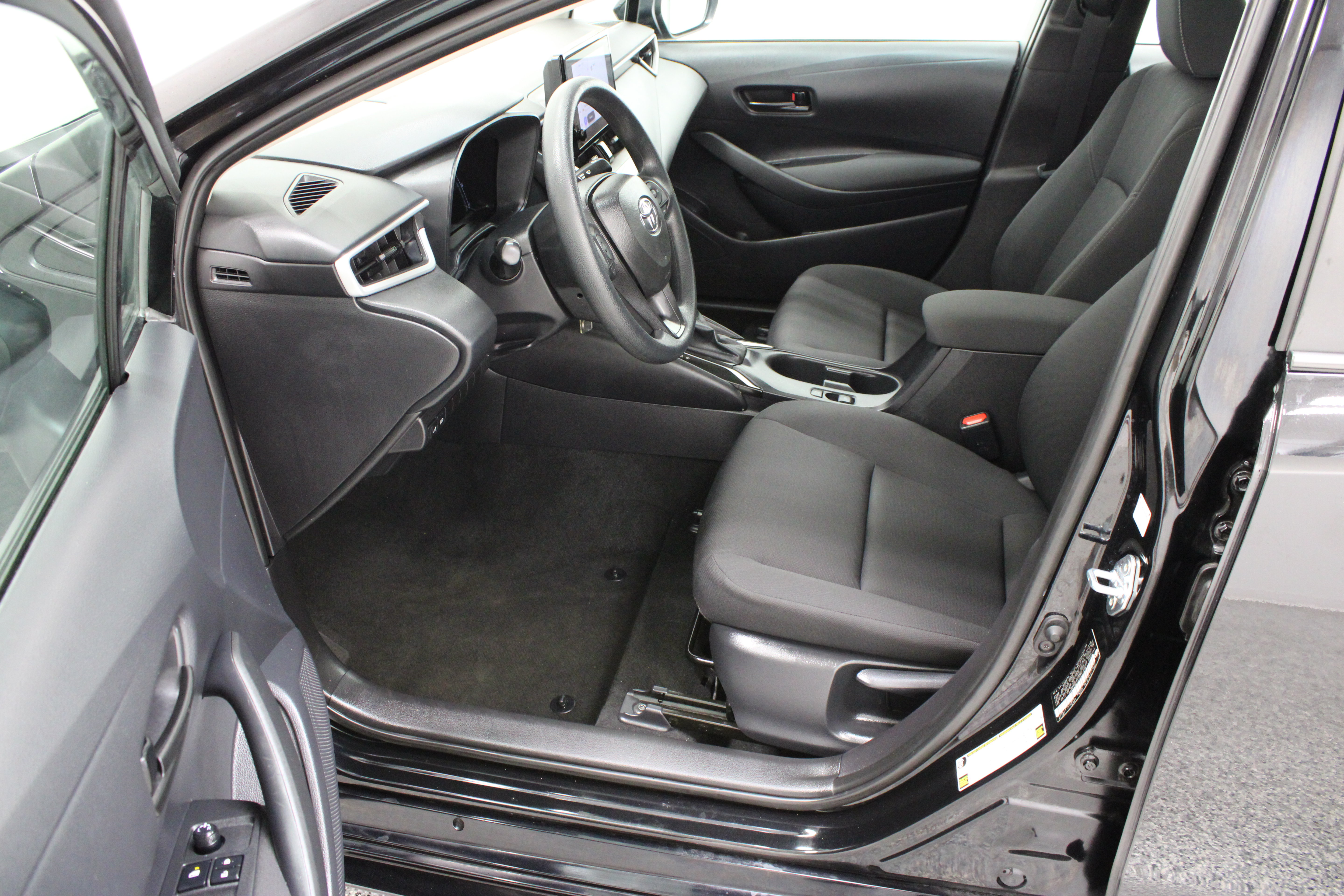 Used 2026 Toyota Corolla LE FWD image 14