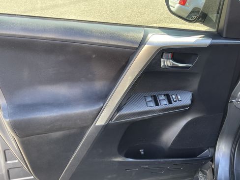 Used 2015 Toyota RAV4 XLE AWD/4WD image 15