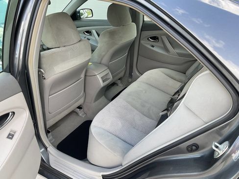 Used 2011 Toyota Camry LE FWD image 24