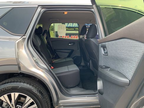 Used 2023 Nissan Rogue SV image 27