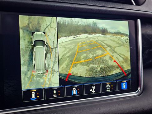 Certified 2022 GMC Yukon Denali image 23