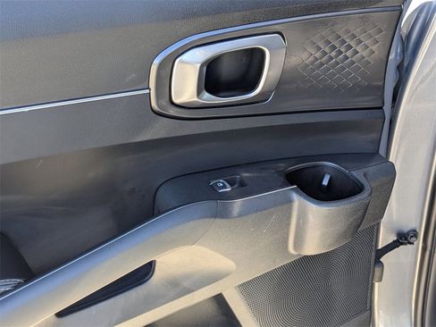 Used 2024 Kia Sorento S image 24