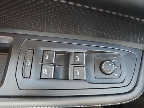 New 2026 Volkswagen Atlas SE image 13