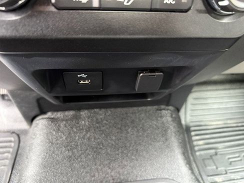 Used 2019 Ford F550 4x4 Regular Cab Super Duty w/ XL Value Package image 27