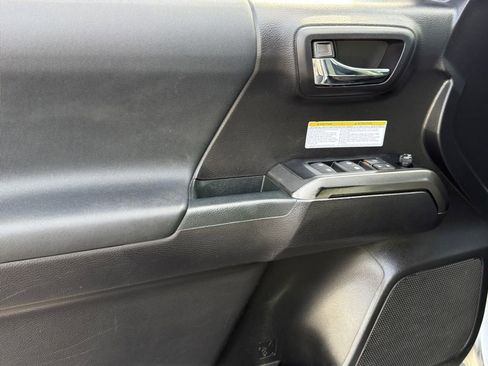 Used 2020 Toyota Tacoma TRD Off-Road w/ Technology Package image 16