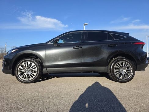 Used 2023 Toyota Venza Limited image 5