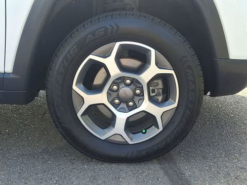 Used 2022 Jeep Compass Trailhawk w/ Trailhawk Convenience Group AWD/4WD image 26