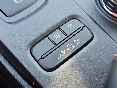 Used 2025 Ford Ranger XLT w/ Equipment Group 301A High AWD/4WD image 11
