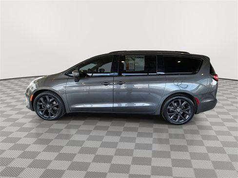 Used 2020 Chrysler Pacifica Limited w/ S Appearance Package image 6