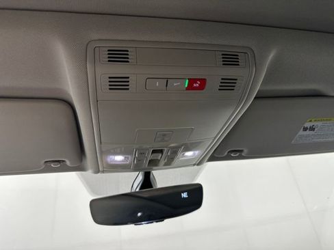 Used 2021 Volkswagen Tiguan SE w/ Panoramic Sunroof Package image 29