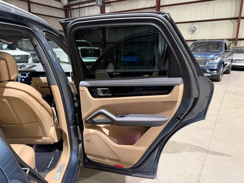 Used 2019 Porsche Cayenne AWD/4WD image 20