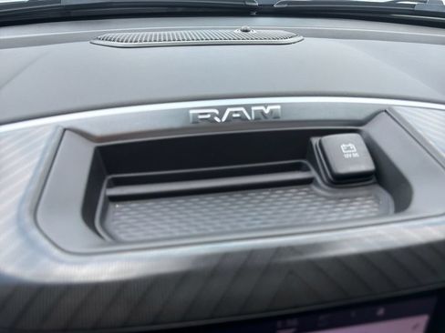 Used 2025 RAM 1500 Big Horn AWD/4WD image 34