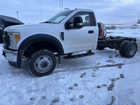 Used 2017 Ford F450 XL w/ Power Equipment Group image 4