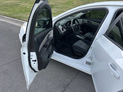 Used 2015 Chevrolet Cruze LS image 7