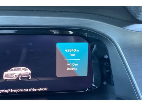 Used 2024 Volkswagen Atlas Cross Sport SE image 27