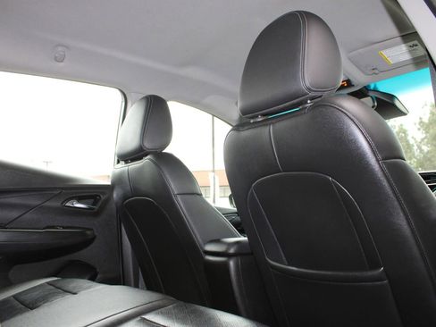 Used 2023 Chevrolet Bolt LT image 5