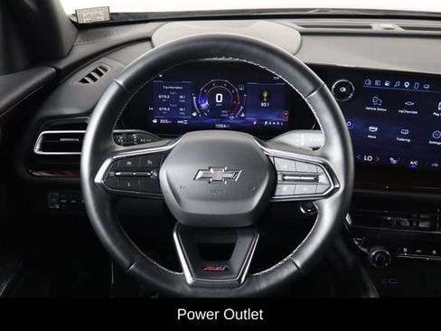 Used 2025 Chevrolet Traverse Z71 w/ Driver Confidence Package AWD/4WD image 7