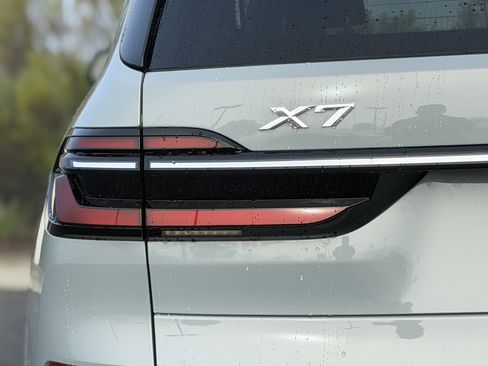 Used 2024 BMW X7 xDrive40i w/ M Sport Package image 9