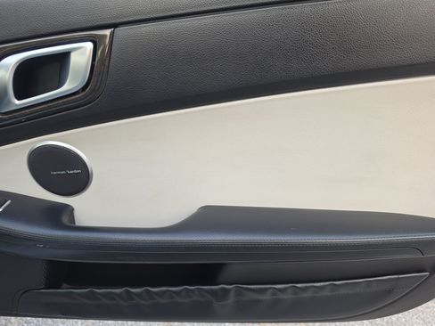 Used 2015 Mercedes-Benz SLK 250 image 13