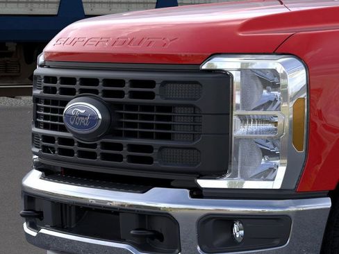 New 2026 Ford F350 XL w/ XL Chrome Package image 17