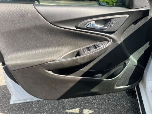 Used 2019 Chevrolet Malibu LT FWD image 14