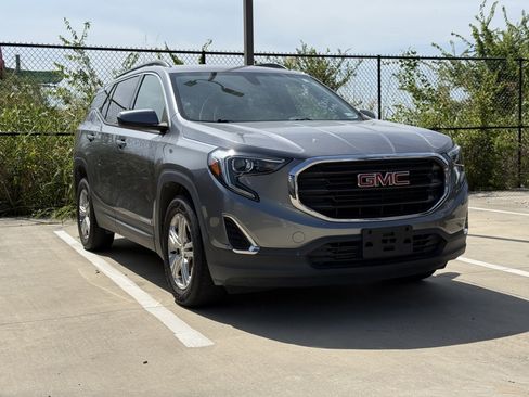 Used 2019 GMC Terrain SLE w/ Driver Convenience Package FWD image 2
