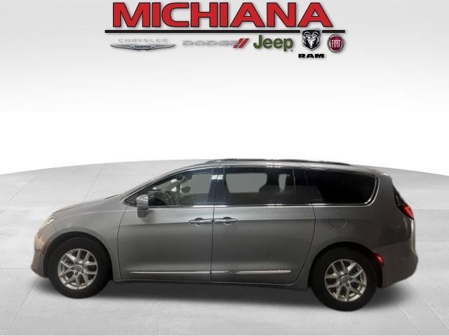 Used 2020 Chrysler Pacifica Touring-L FWD image 1