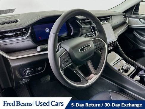 Used 2023 Jeep Grand Cherokee Limited w/ Black Appearance Package image 11