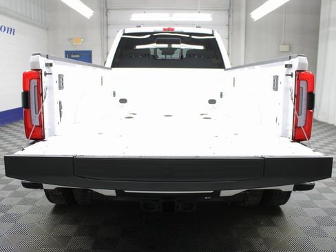Used 2025 Ford F450 Platinum w/ FX4 Off-Road Package image 45