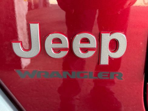 Certified 2022 Jeep Wrangler Rubicon AWD/4WD image 33