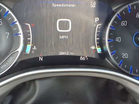 Used 2025 Chrysler Pacifica Select FWD image 14