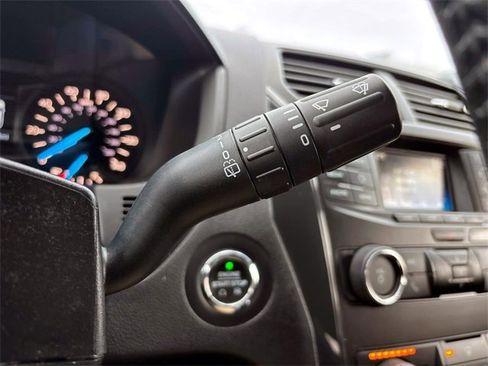 Used 2019 Ford Explorer XLT image 27