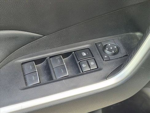 Used 2022 Toyota RAV4 XLE FWD image 11