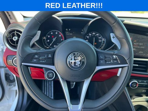Used 2018 Alfa Romeo Giulia Ti Sport w/ Quick Order Package 22S Sport AWD/4WD image 5