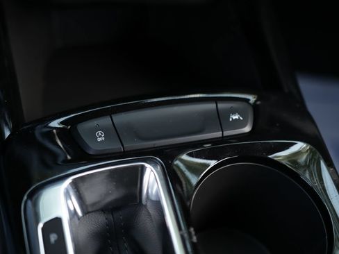 Used 2025 Chevrolet Trax LT FWD image 16