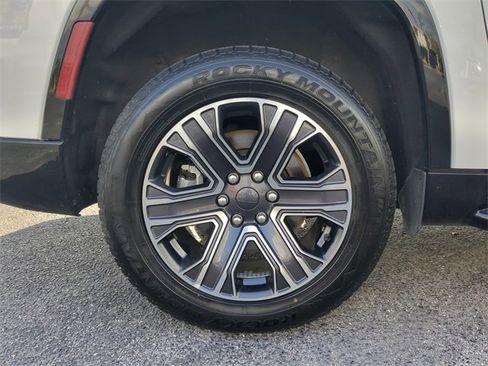 Used 2024 Jeep Wagoneer L Series II w/ Flexible Seating Group image 39