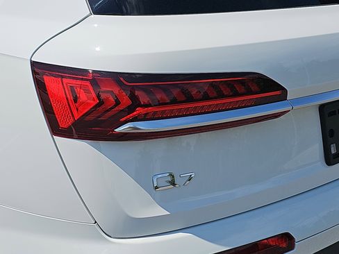 Used 2021 Audi Q7 3.0T Premium w/ Convenience Package AWD/4WD image 34