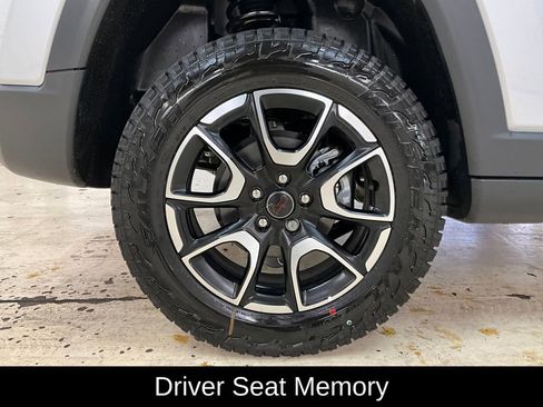 New 2025 Jeep Compass Trailhawk w/ Trailhawk Elite Group image 10