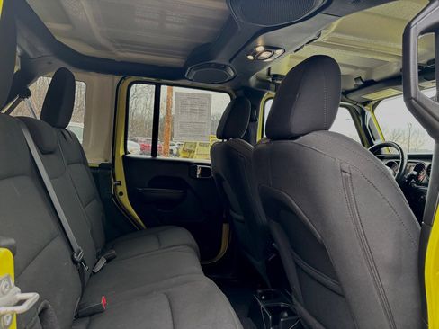 Used 2022 Jeep Wrangler Sport image 12