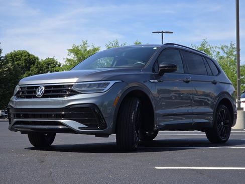 Used 2022 Volkswagen Tiguan SE R-Line AWD/4WD image 12