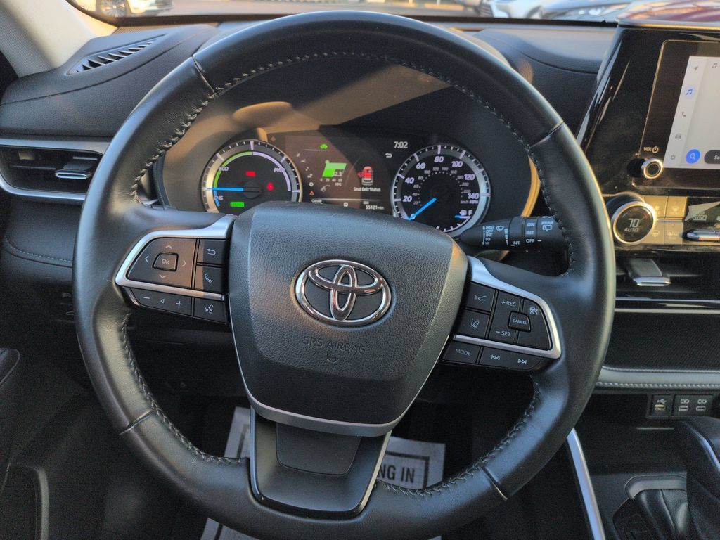 Used 2023 Toyota Highlander LE AWD/4WD image 14