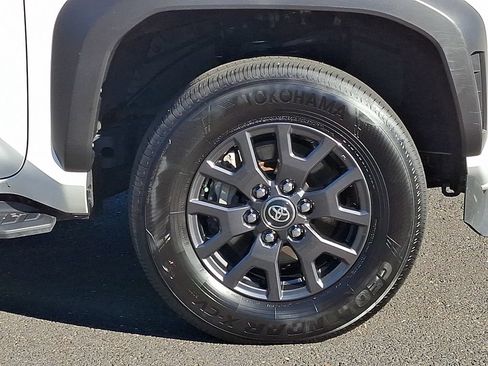 Certified 2025 Toyota 4Runner SR5 AWD/4WD image 8