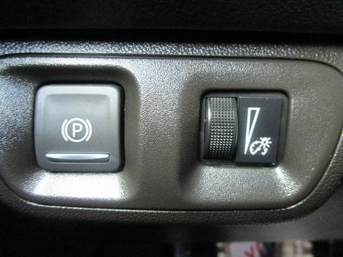 Certified 2023 GMC Acadia SLE w/ Driver Convenience Package image 11