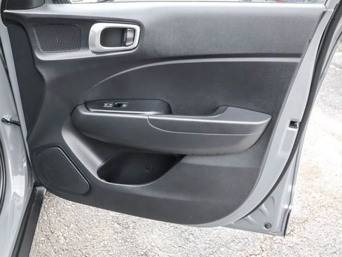 Certified 2023 Hyundai Venue SE image 37