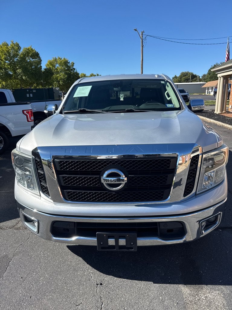 Used 2017 Nissan Titan SL RWD image 3