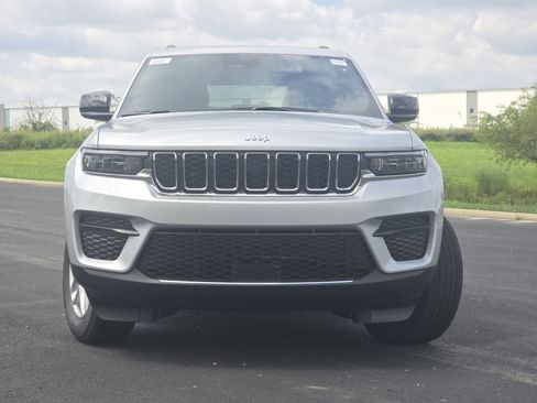 New 2025 Jeep Grand Cherokee Laredo X w/ Luxury Tech Group I image 12