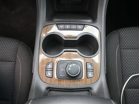 Used 2023 GMC Acadia SLE w/ Driver Convenience Package FWD image 17