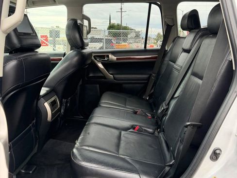 Used 2010 Lexus GX 460 image 29